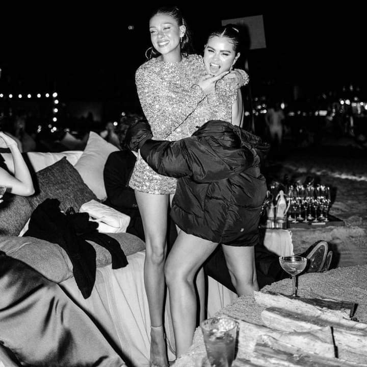 Selena Gomez Celebrated New Year 2023 With Brooklyn Beckham’s Wife Nicola Peltz