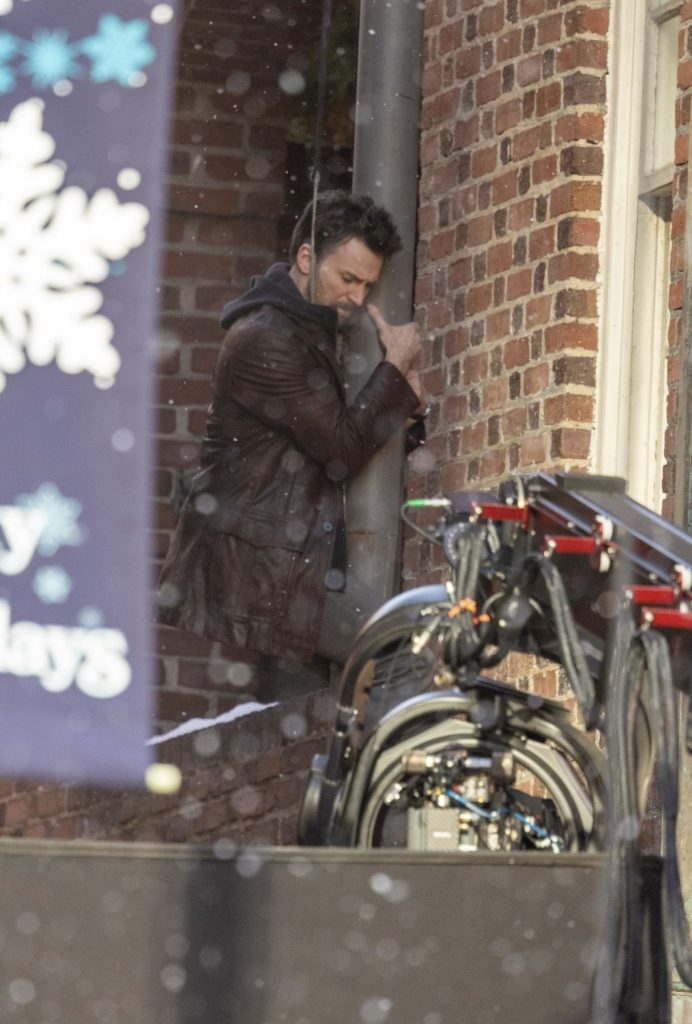 Chris Evans Is Doing His Own Stunts For ‘Red One’