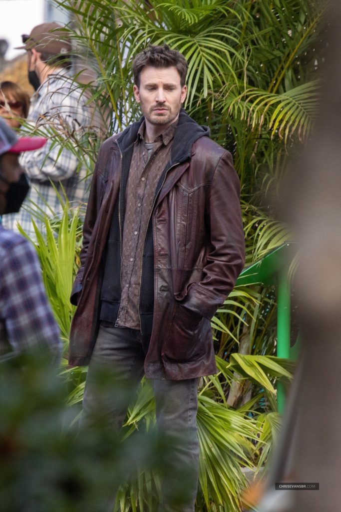 Chris Evans Is Doing His Own Stunts For ‘Red One’