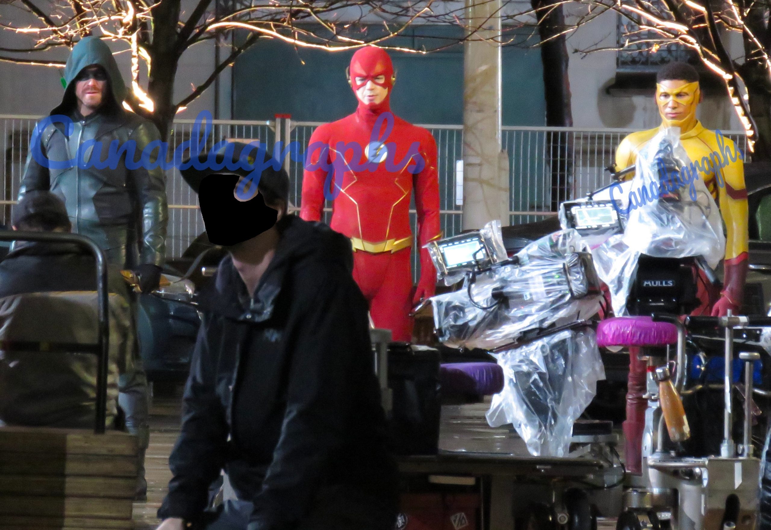 First Look At John Diggle Green Arrow The Flash And Kid Flash From