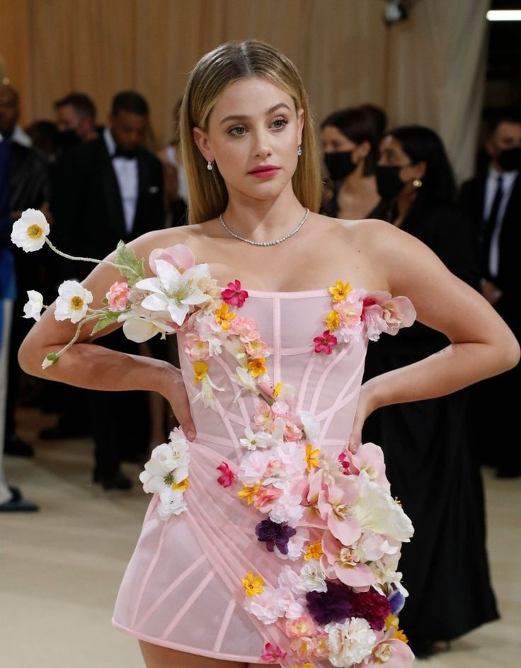 Lili Reinhart’s Bio Age Net Worth Height Weight Family