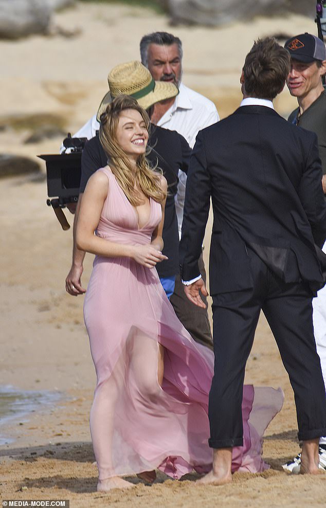 Sydney Sweeney and Glen Powell spotted In Maroubra Beach