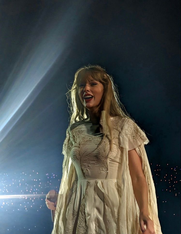 Taylor Swift’s Upcoming Directorial Debut is described as an “intimate” project with a small production cost. The film, which will be released by Searchlight