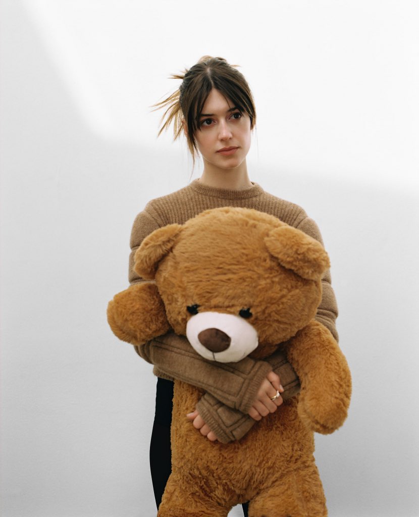 Daisy Edgar-Jones Covers The September 2022 Issue of S Moda Magazine