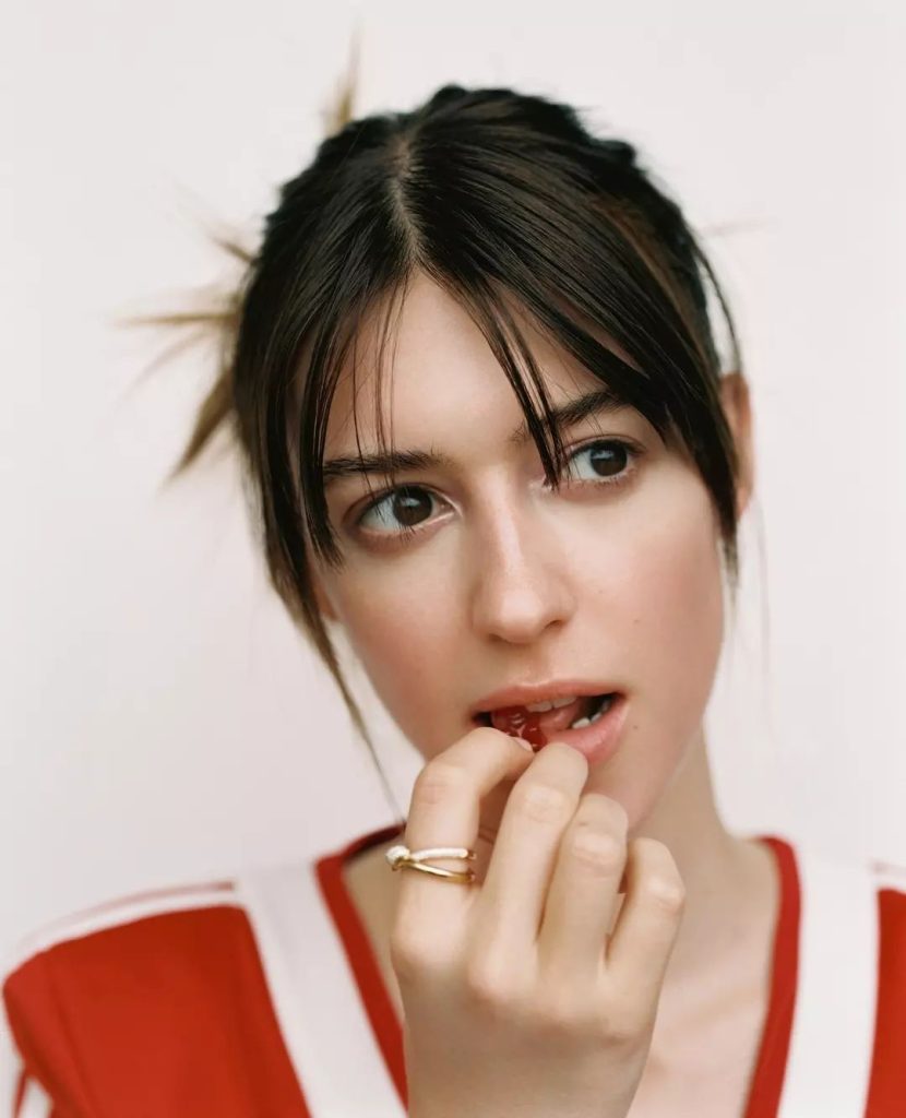 Daisy Edgar-Jones Covers The September 2022 Issue of S Moda Magazine