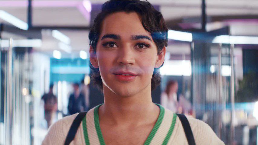 Netflix's Glamorous New Series Starring Miss Benny and Kim Cattrall