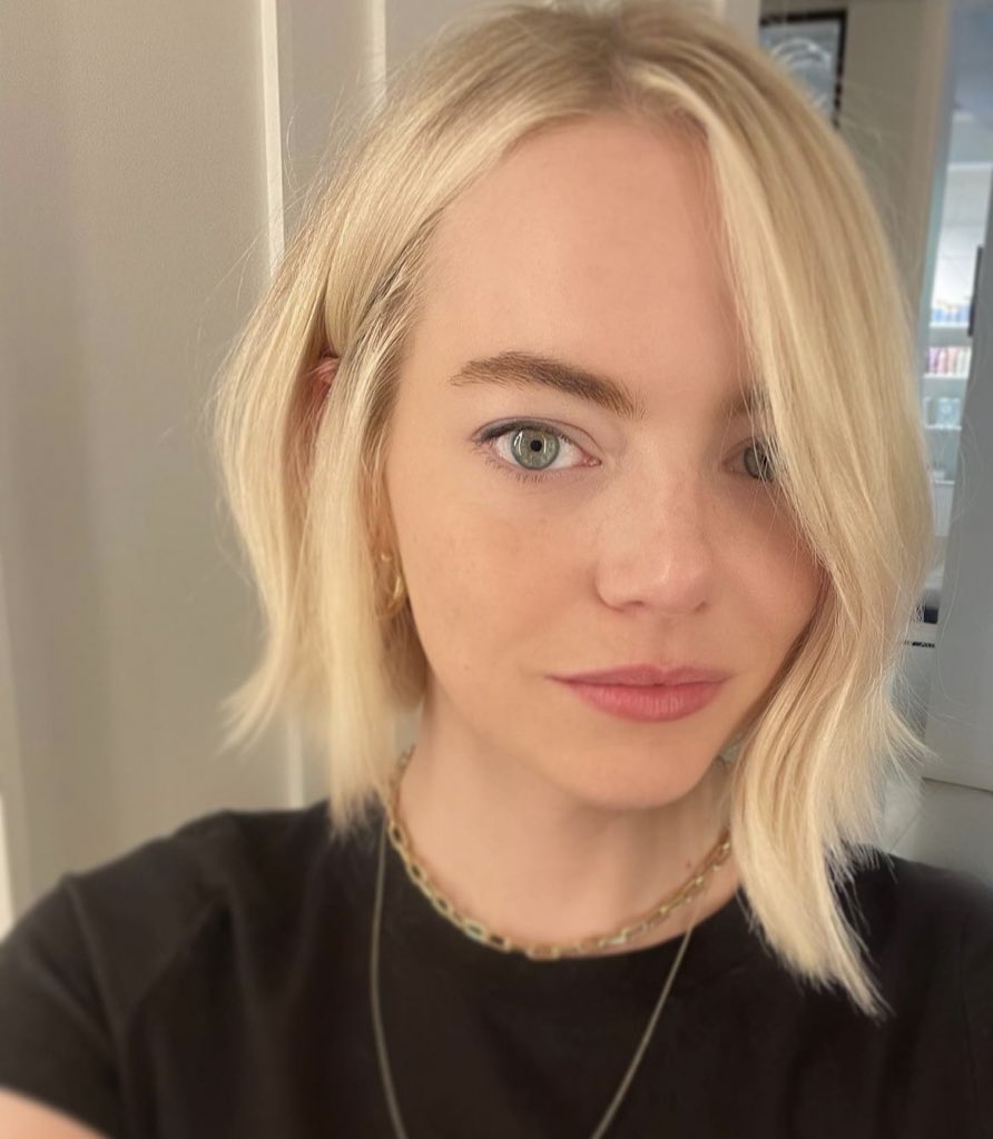 Emma Stone's New Look Closely Resembles Spider-Gwen's Transformation