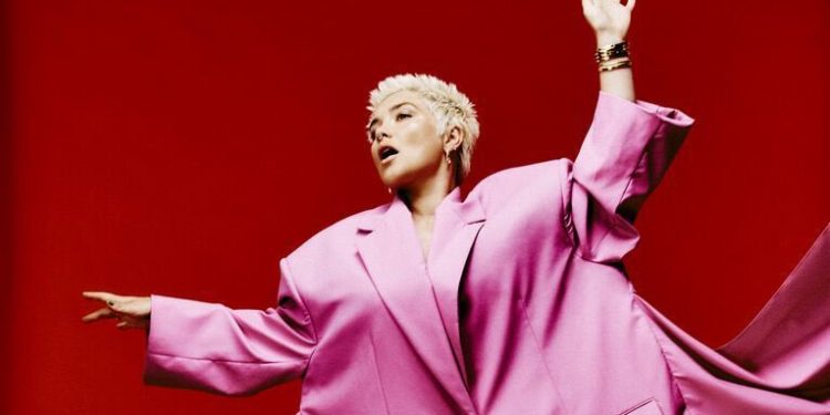 Florence Pugh Covers the October Issue of Elle UK