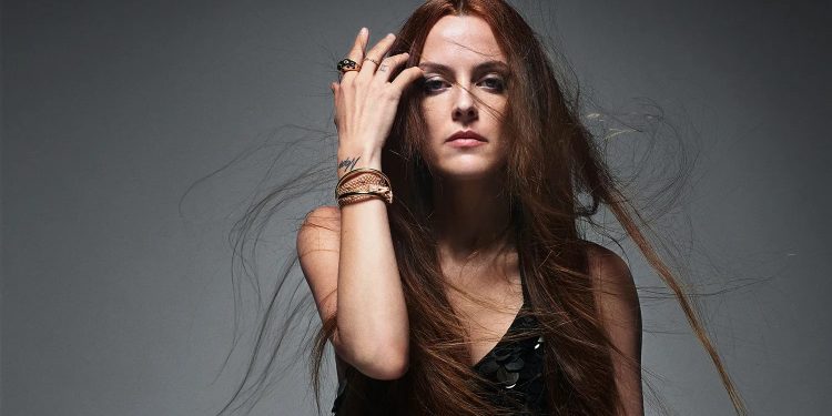 Riley Keough Covers the Vanity Fair's Latest Issue