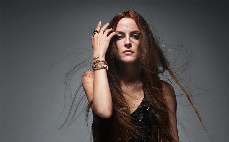 Riley Keough Covers the Vanity Fair's Latest Issue