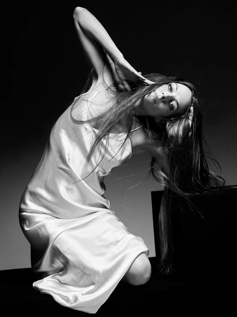 Riley Keough Covers the Vanity Fair's Latest Issue