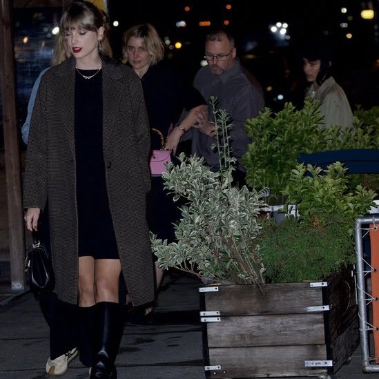 Taylor Swift Dining with Laura Dern Greta Gerwig and Zoë Kravitz in New York