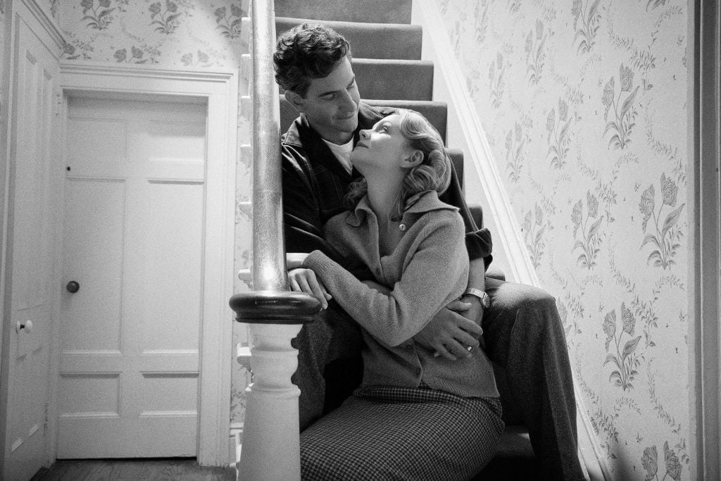 New Look at Carey Mulligan as Felicia Montealegre in Bradley Cooper’s 'Maestro'