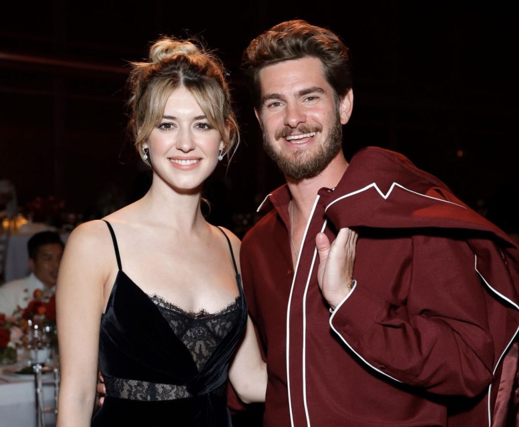 Daisy Edgar-Jones and Andrew Garfield