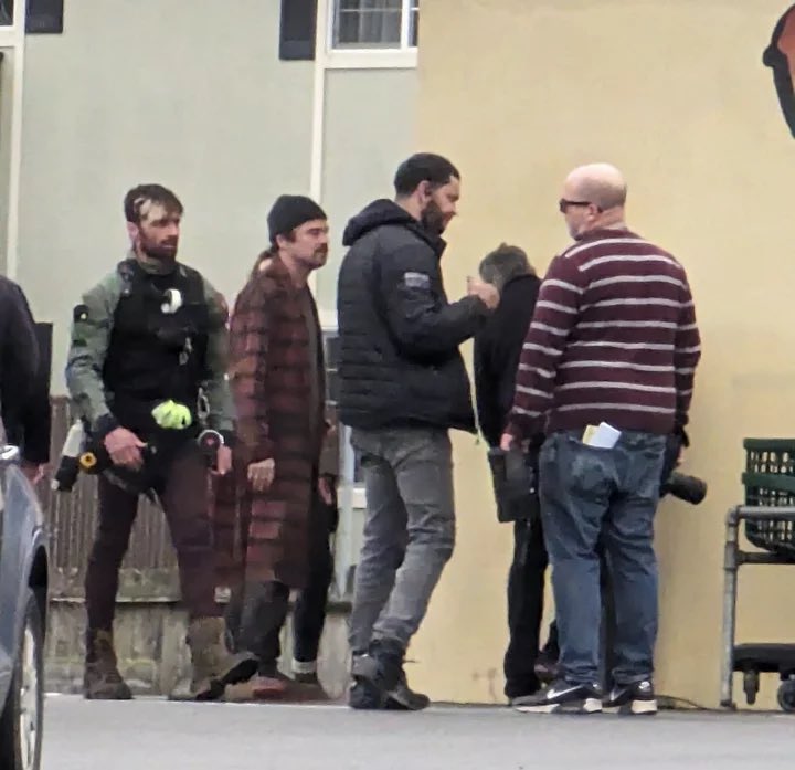 Leaked: Leonardo DiCaprio's Debut Look on Paul Thomas Anderson's Film Set