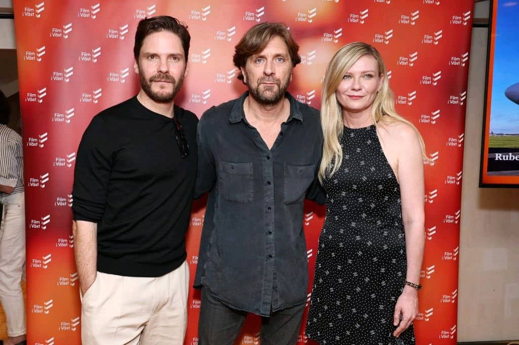 A24 Acquires Ruben Östlund’s ‘The Entertainment System Is Down’ Starring Kirsten Dunst And Keanu Reeves