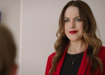 'Spread' Trailer Starring Elizabeth Gillies as an Aspiring Journalist Fighting to Save an Iconic Adult Magazine