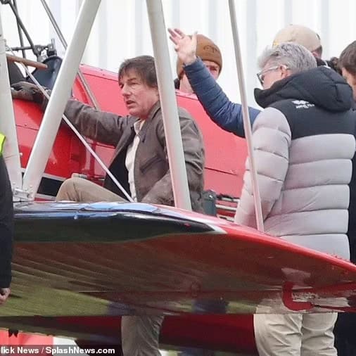 Tom Cruise filming