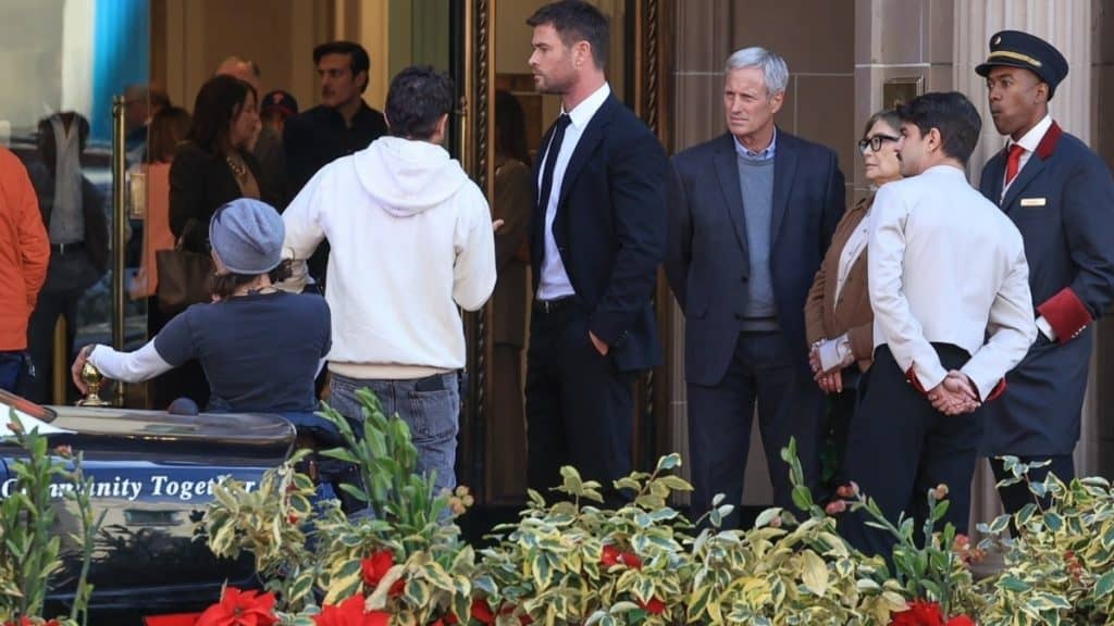 Barry Keoghan Chris Hemsworth Crime 101 set images