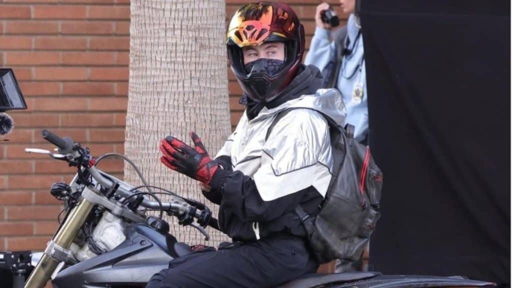 Barry Keoghan Chris Hemsworth Crime 101 set images