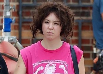 New Look: Sydney Sweeney in Pink Sleeveless Shirt as Christy Martin on Set of David Michôd’s Biopic