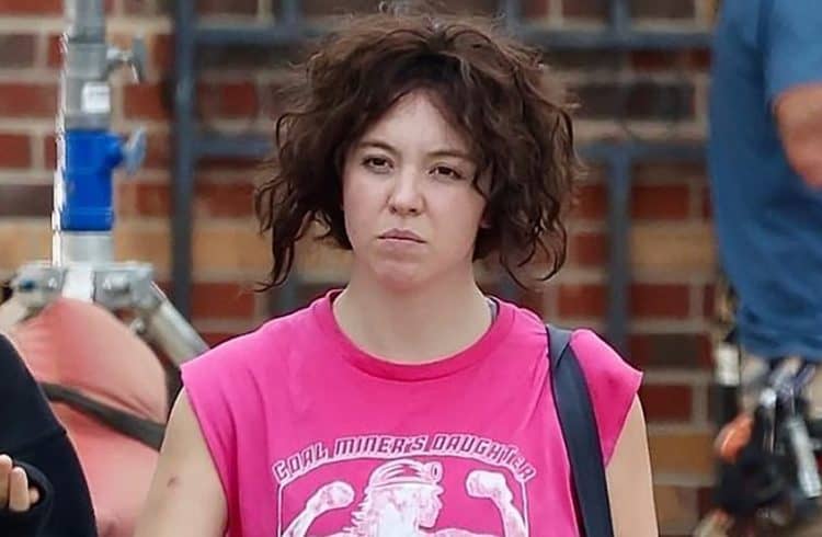 New Look: Sydney Sweeney in Pink Sleeveless Shirt as Christy Martin on Set of David Michôd’s Biopic
