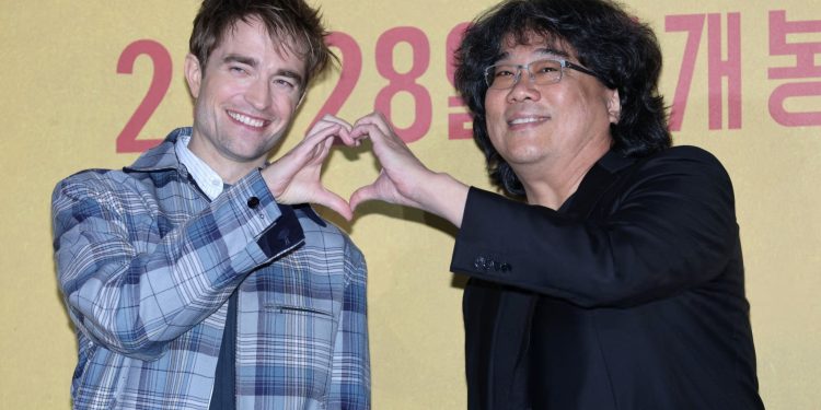 Robert Pattinson Bong Joon-ho Mickey 17 press conference