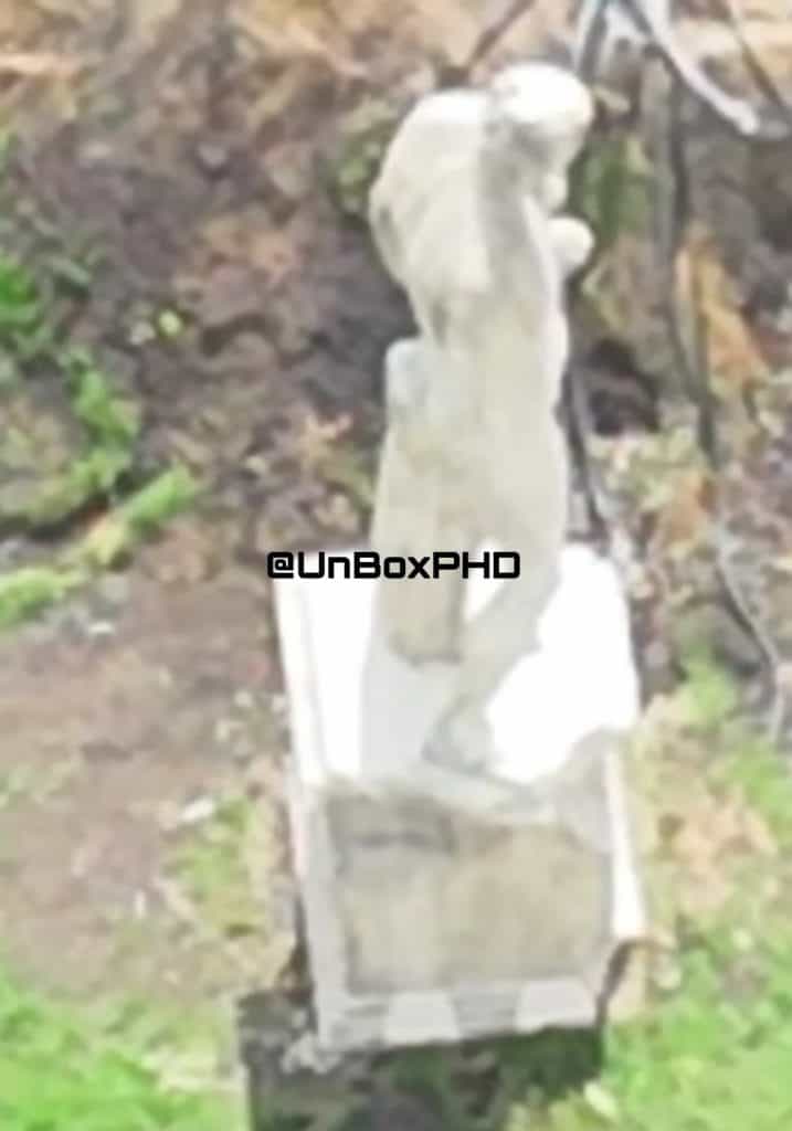 mysterious statues Avengers: Doomsday set