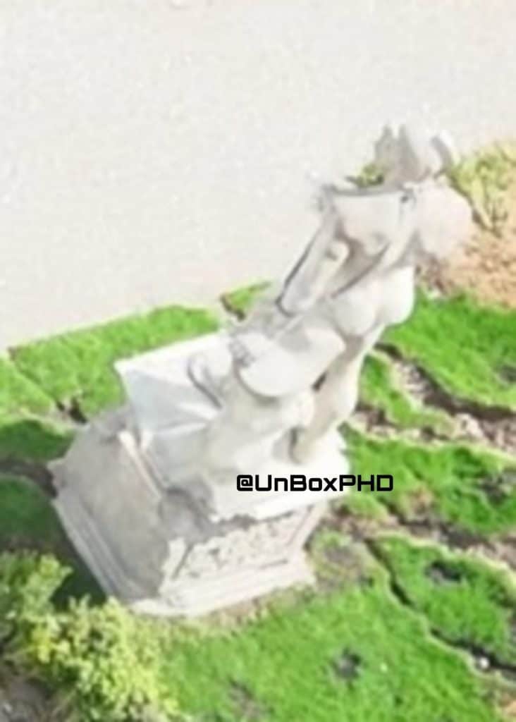 mysterious statues Avengers: Doomsday set