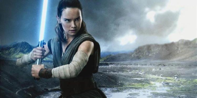Daisy Ridley’s Rey-centered Star Wars movie is on hold again, while Shawn Levy and James Mangold’s films move forward. The project is not canceled.