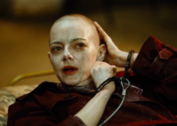 First look at Emma Stone with a shaved head in Yorgos Lanthimos' Bugonia, a remake of Save the Green Planet! See the trailer and images here.