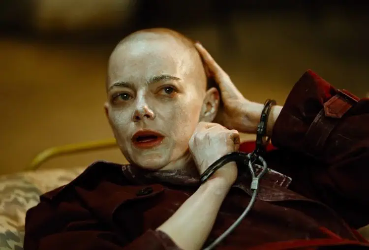 First look at Emma Stone with a shaved head in Yorgos Lanthimos' Bugonia, a remake of Save the Green Planet! See the trailer and images here.