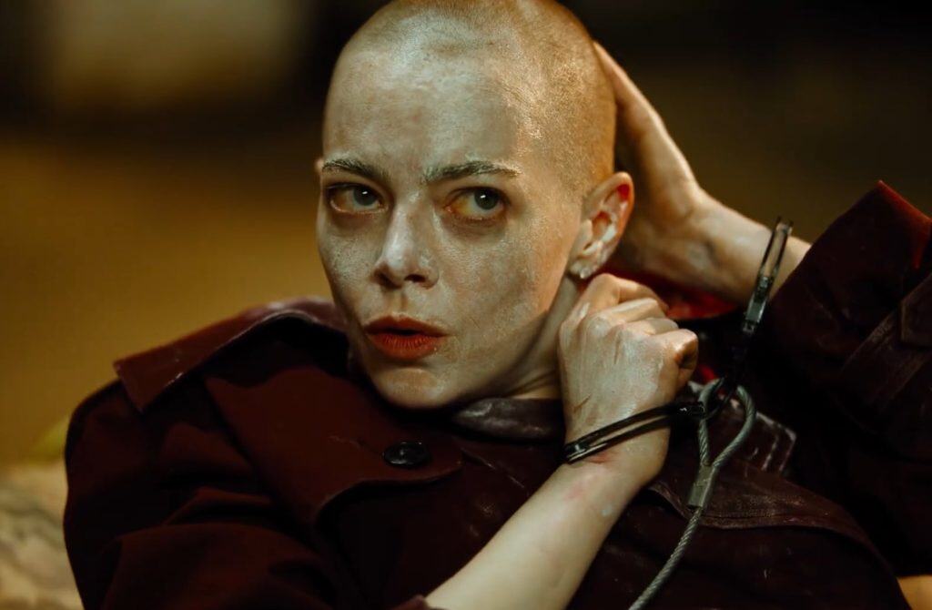 First look at Emma Stone with a shaved head in Yorgos Lanthimos' Bugonia, a remake of Save the Green Planet! See the trailer and images here.