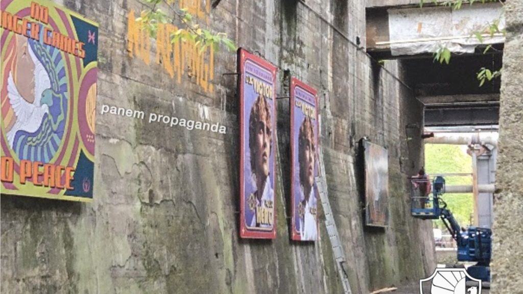 New set images from The Hunger Games: Sunrise on the Reaping reveal Whitney Peak as Lenore Dove and Scot Greenan as Burdock Everdeen, spotted filming between takes at Landschaftspark in Germany.