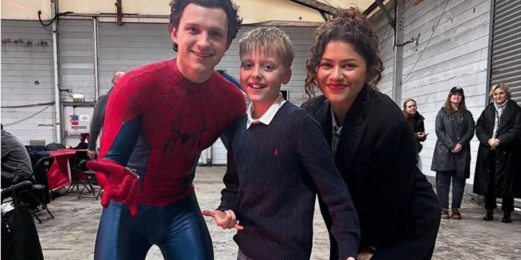 New set photos from Marvel's Spider-Man: Brand New Day show Tom Holland and Zendaya interacting with fans during filming at Pinewood Studios in the UK. Fans are excited as production ramps up for the next chapter in the Spider-Man saga.