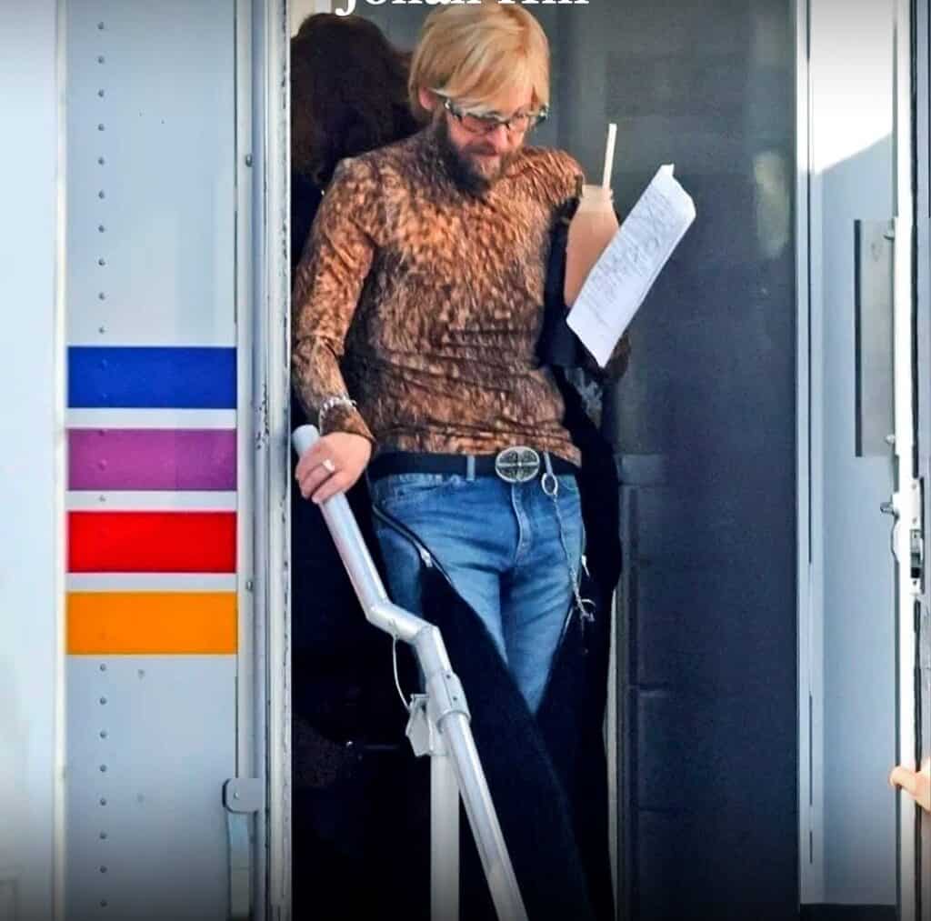 Jonah Hill looks unrecognizable on the set of his new comedy Cut Off, where he stars and directs alongside Kristen Wiig.