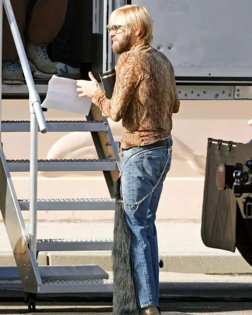 Jonah Hill looks unrecognizable on the set of his new comedy Cut Off, where he stars and directs alongside Kristen Wiig.