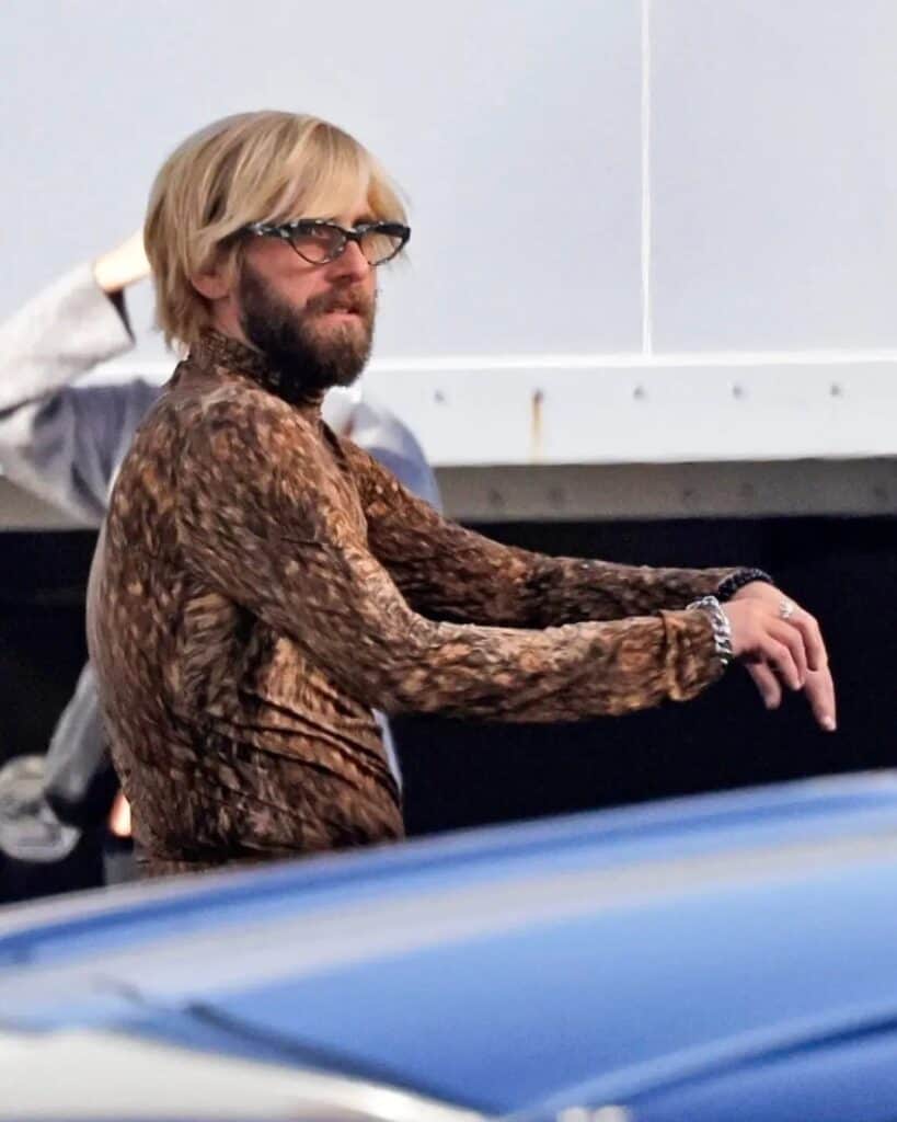 Jonah Hill looks unrecognizable on the set of his new comedy Cut Off, where he stars and directs alongside Kristen Wiig.