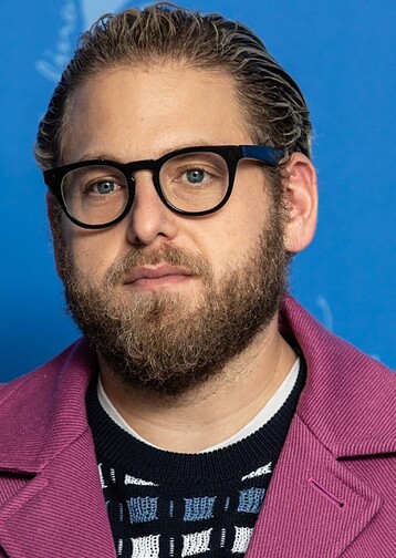 Jonah Hill looks unrecognizable on the set of his new comedy Cut Off, where he stars and directs alongside Kristen Wiig.