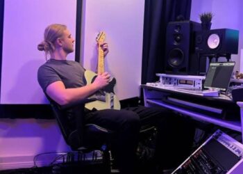 Oscar Linnander is a Swedish producer and multi-instrumentalist with credits including Kehlani, Demi Lovato, and Jessie Murph. A look at his work, creative approach, and growing presence in modern pop.