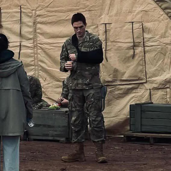 The new images of Robert Pattinson on the set of Fernando Meirelles' upcoming Netflix heist thriller Here Comes the Flood have been revealed. While filming for Here Comes the Flood in New Jersey wrapped up a few days ago, Pattinson traveled to Morocco to shoot some additional scenes. In the images, Pattinson is seen dressed in a military-style camouflage uniform.