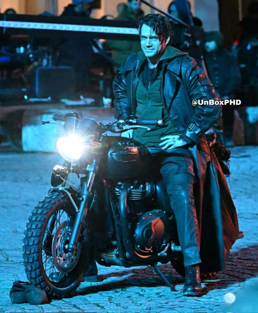 Henry Cavill was spotted filming an action scene for Chad Stahelski’s Highlander reboot in London, with new set photos showing him on a motorcycle.