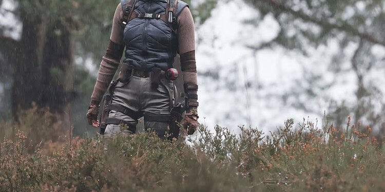 Sophie Turner was spotted on set as Lara Croft while filming Amazon’s upcoming Tomb Raider series in Surrey, England, featuring action scenes and a new take on the iconic costume.
