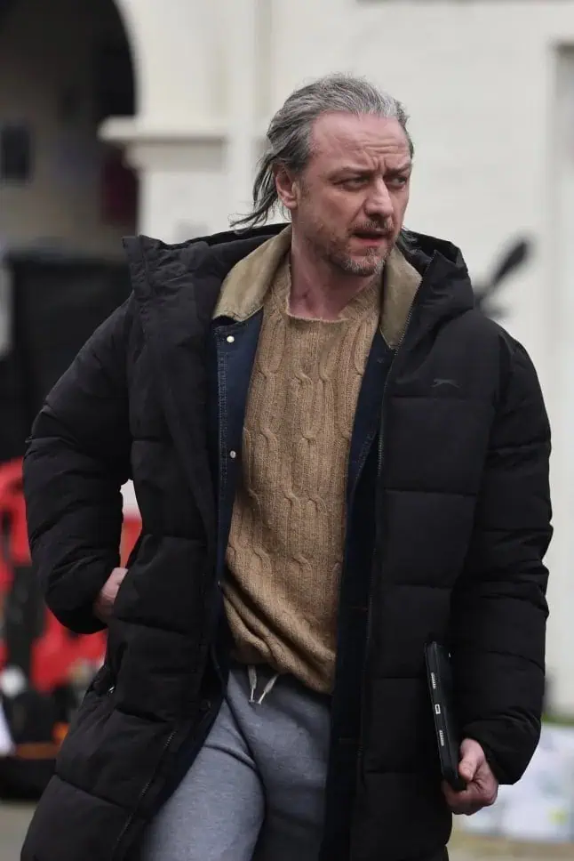 First look at James McAvoy as Felix McAveety in the TV adaptation of Meantime. New set photos from Glasgow reveal the actor’s dramatic transformation for the role.