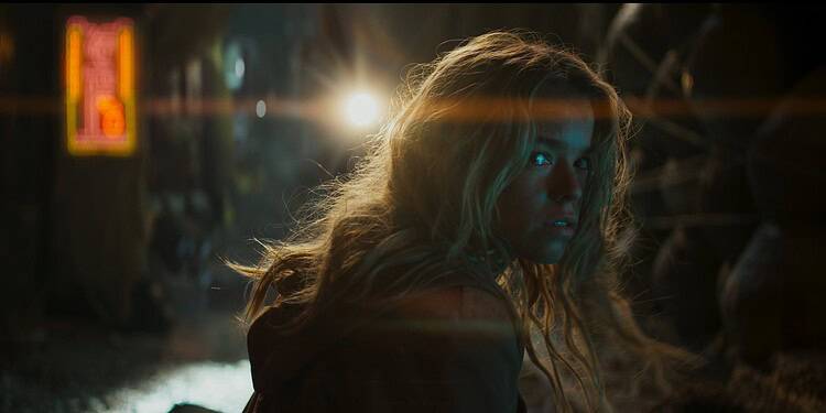 A new look at DC’s Supergirl, starring Milly Alcock, Jason Momoa, and more, has been revealed