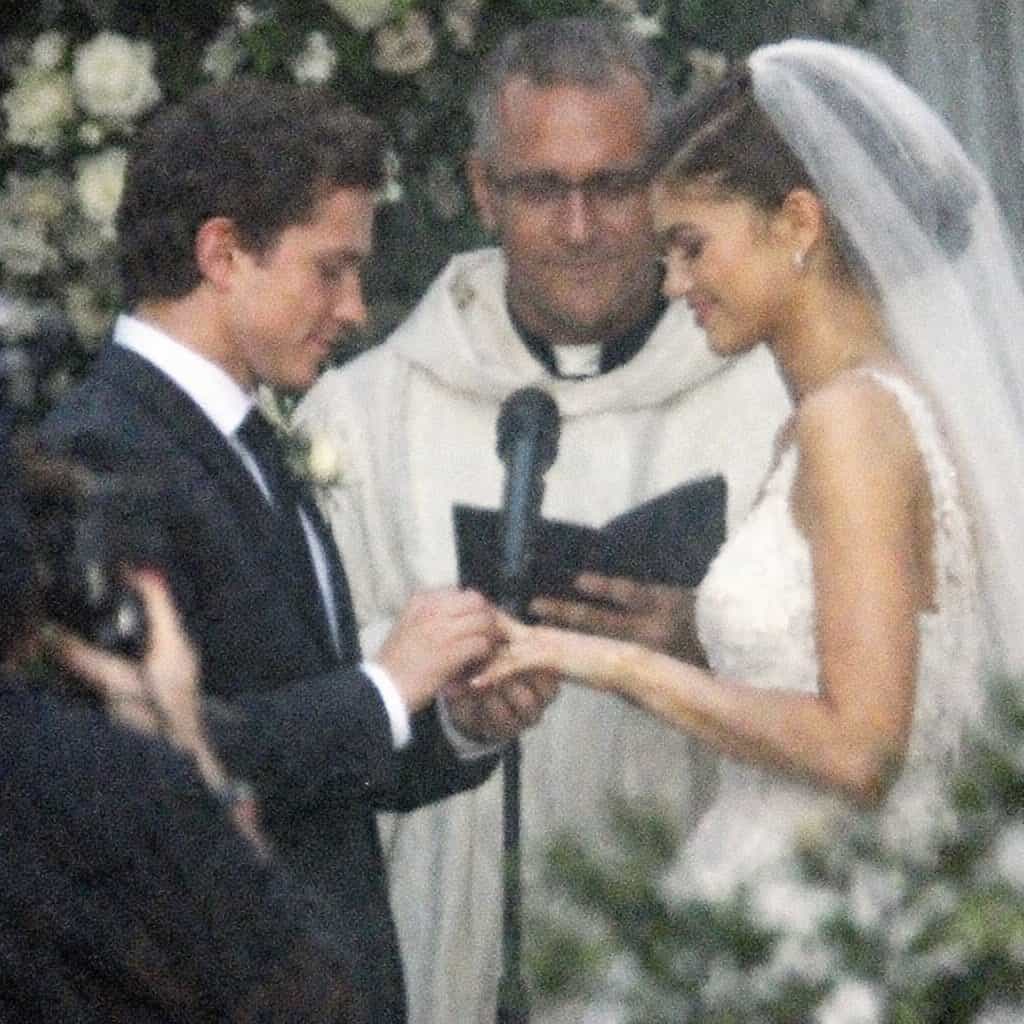 It’s official! Tom Holland and Zendaya are married, as confirmed by stylist Law Roach during the red carpet at the 2026 Actor Awards on Sunday, March 1.For now, Zendaya and Holland have not publicly confirmed the marriage. However, an image has appeared online that appears to confirm it. In the image below, you can see Holland placing a ring on Zendaya’s finger.
