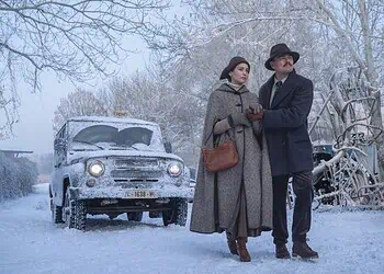 Apple releases the first look at Martin Scorsese’s What Happens at Night, showing Leonardo DiCaprio and Jennifer Lawrence filming a snowy scene in Prague.