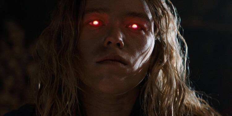 Supergirl footage shown at CCXP Mexico reveals Kara’s bus fight, sun recharge scene, and the cosmic adventure tone teased by James Gunn.