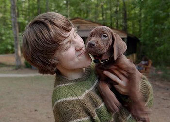 The first look at Netflix's live-action Scooby-Doo: Origins has arrived, showcasing Scooby-Doo's adorable debut alongside Shaggy.