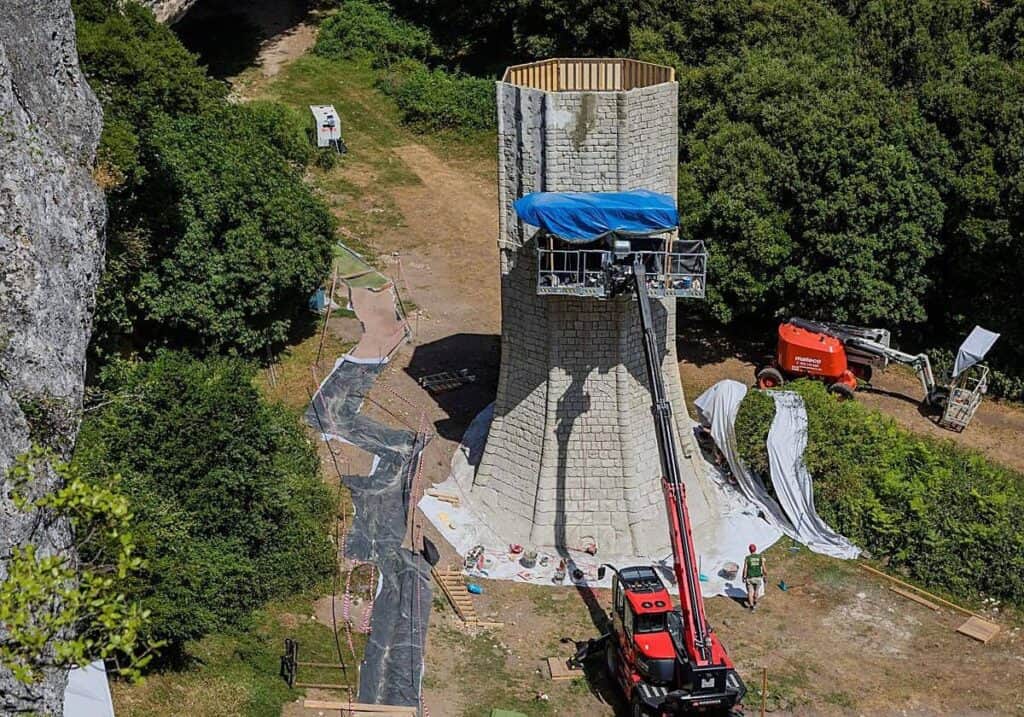 Here's the set image showing the construction of Rapunzel's iconic tower in San Martín de Valdeiglesias, Spain.